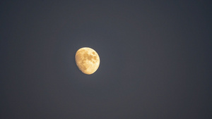 6K夜空中月亮升起延时素材9秒视频