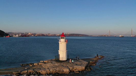 白色灯塔的海景风向弗拉迪沃斯托克俄鲁西亚视频
