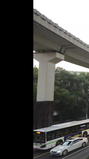 上海城市高架道路车轨延时城市道路10秒视频