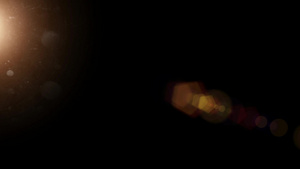 黑色背景的金球太阳耀斑8秒视频