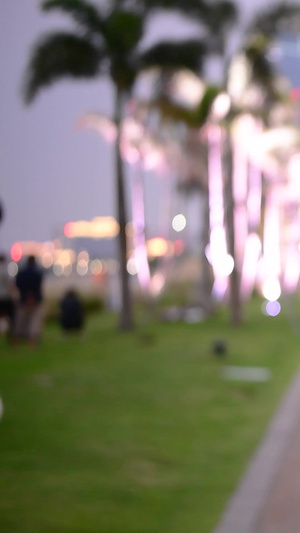晚上独自散步的少女背影三伏天10秒视频