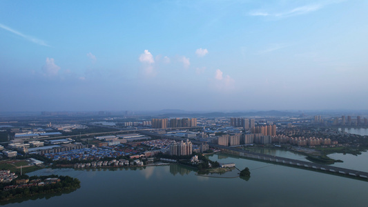 航拍城市蓝天白云天空桥梁道路湖景风光建筑群街景4k素材视频