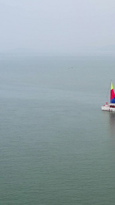 大海中行驶的帆船航拍视频视频