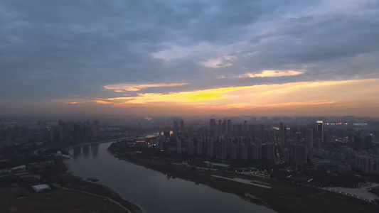 航拍城市风光晚霞夕阳天空蜿蜒的汉江城市夜景素材视频