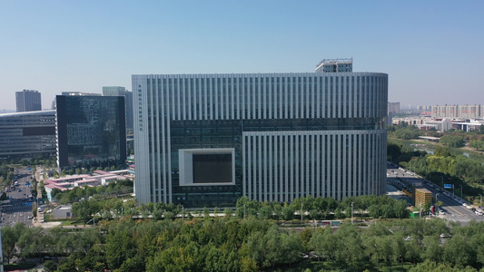 航拍中国河南国家技术转移郑州中心大楼建筑视频