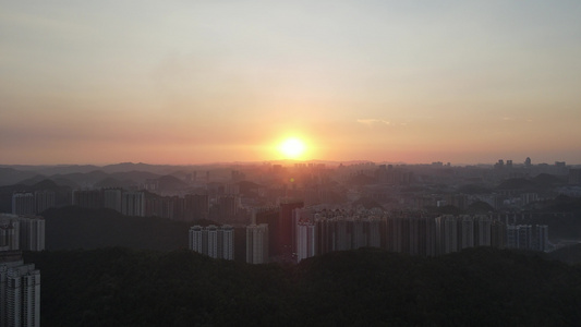 航拍夕阳下的贵阳城市风貌视频