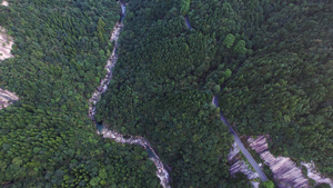 航拍5A安徽天堂寨风景区白马大峡谷与盘山公路全景视频41秒视频