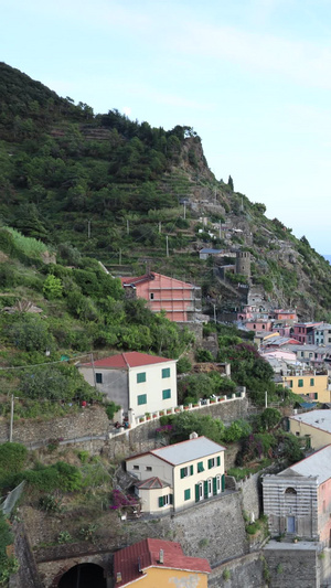 欧洲意大利著名旅游景点五渔村马纳罗拉小镇日落延时视频过渡镜头22秒视频