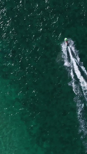 涠洲岛海上摩托艇航拍视频凉快的51秒视频
