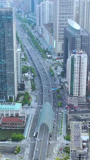 航拍武汉楚河汉街商圈和立交桥交通cbd40秒视频
