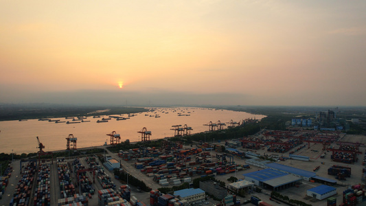 航拍城市物流码头长江港口货运集装箱4k素材视频