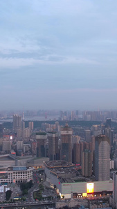 航拍城市蓝天白云晴朗天空自然天气地标建筑天际线高楼素材天际线素材视频