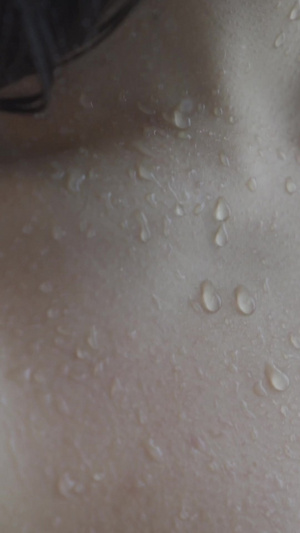 美女淋浴沐浴露洗发水广告空境女性用品20秒视频
