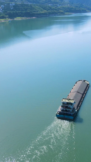 航拍城市长江轮船驶过江面江水中国经济43秒视频
