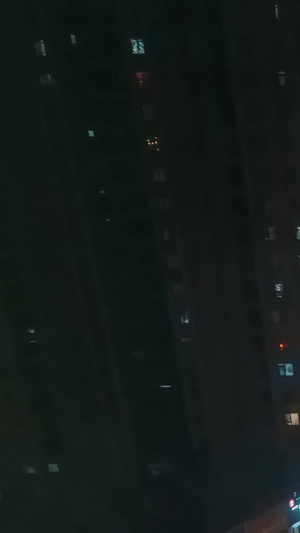 实拍夜晚城市高楼俯视车流延时摄影过渡镜头9秒视频