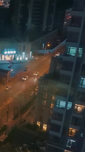 实拍夜晚城市高楼俯视车流延时摄影时间流逝9秒视频
