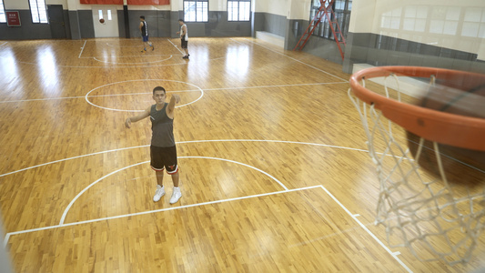 室内篮球场投篮训练视频
