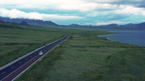 4K航拍新疆自驾游赛里木湖风景区26秒视频