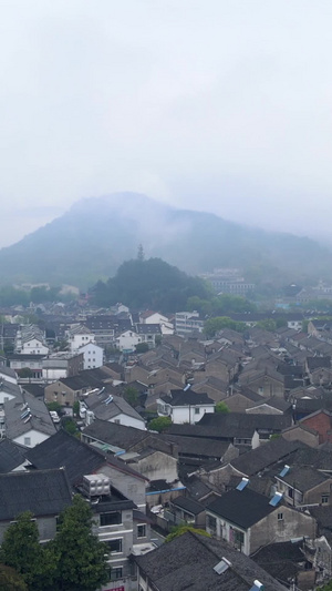 宁波溪口古镇清晨雨雾航拍环绕5A景区60秒视频