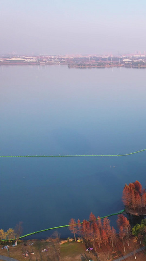 航拍城市秋天湖景绿道热气球素材绿道素材69秒视频