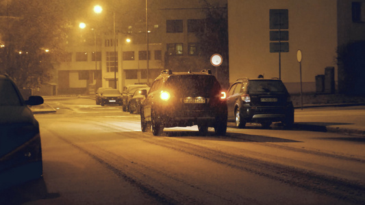 4k实拍冬天大雪纷飞的夜晚视频