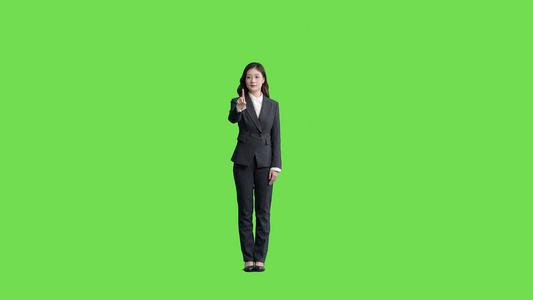 4k穿西装的商务女生点击移动触碰动作绿幕合成抠像视频视频