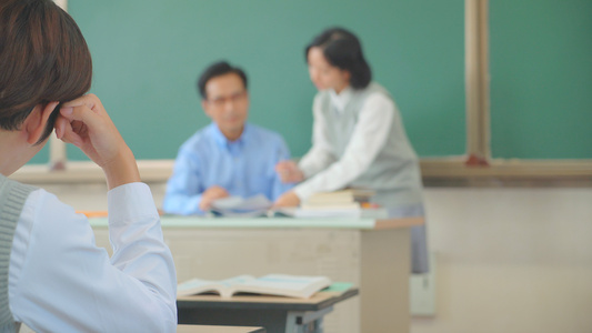 4K女学生请教老师问题视频