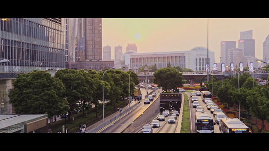 黄昏下的上海马路交通视频