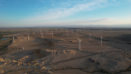 航拍新疆布尔津戈壁中的电力风车视频[富蕴]视频
