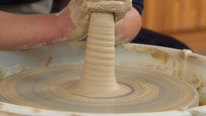 4k陶器陶瓷陶土拉胚陶器制作特写65秒视频