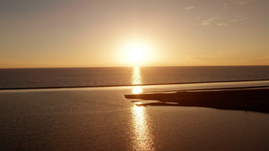 8K航拍夕阳下的青海湖日落27秒视频