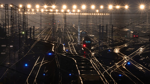 城市夜晚灯光铁轨火车交通货运物流4k素材60秒视频