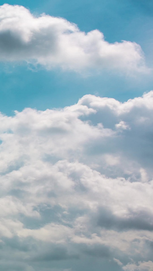 城市上空涌动的白云蓝天白云延时天空素材翻腾的云朵33秒视频