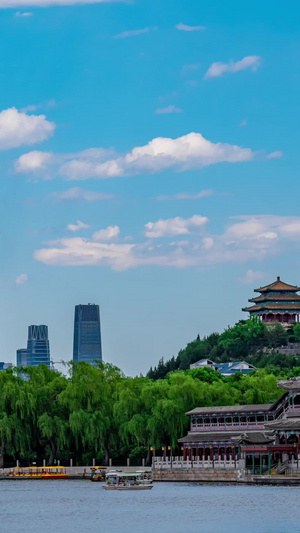 北京的古今碰撞北海公园36秒视频