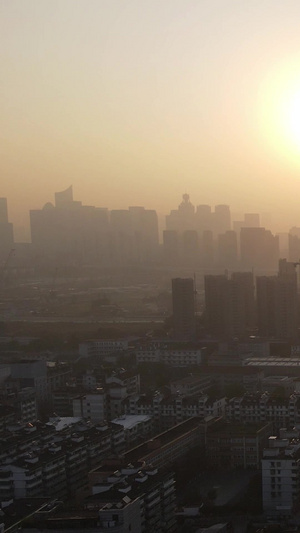 航怕城市清晨迷雾日出剪影26秒视频