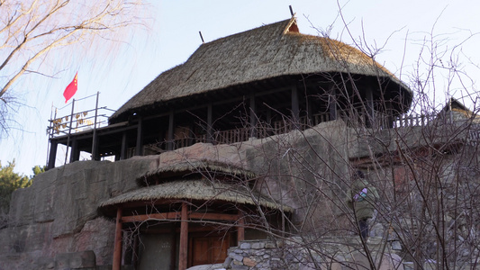 佤族建筑风格少数民族房屋民族园山寨视频