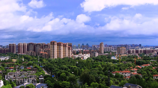 蓝天白云下的四川成都温江区城市建筑风光视频