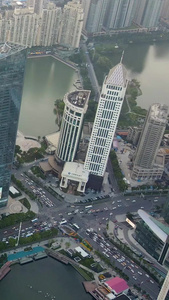 航拍城市金融街林立的高楼群和繁忙交通市容市貌视频