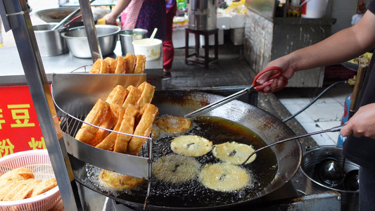 地方特色餐饮美食早餐油炸面窝4k素材[别具特色]视频