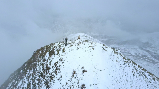 巴郎山雪山航拍视频