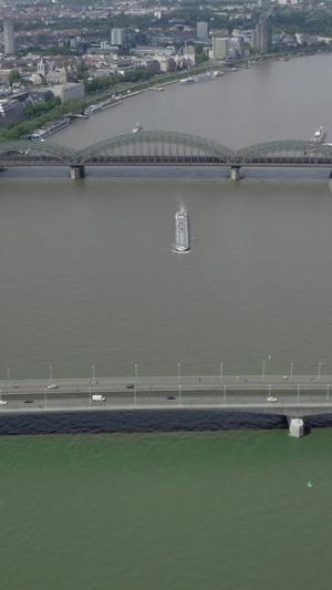 美因河上的德国货船欧洲航拍32秒视频
