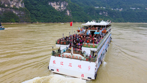 4K航拍长江三峡西陵峡游轮游客46秒视频