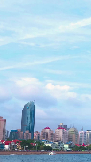 城市延时海天相接蓝天白云10秒视频