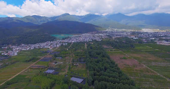 4k大理苍山乡村田野房屋航拍视频