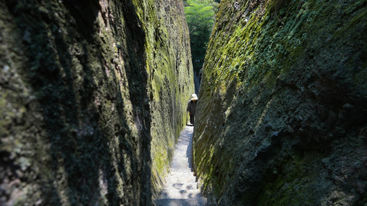 慢镜头升格拍摄4k素材湖南邵阳5A级旅游景区崀山一线天[挥肘]视频