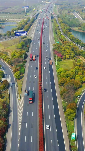 高速公路航拍超清鸟瞰俯视服务区29秒视频