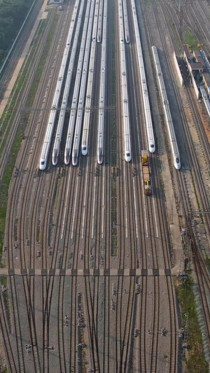 航拍动车高铁车辆段铁轨和待检的火车44秒视频