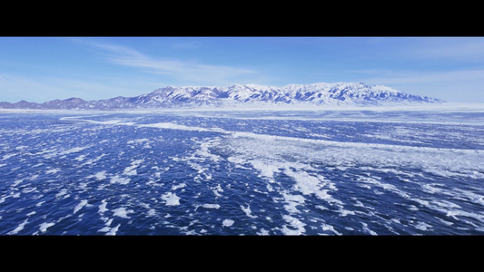 航拍赛里木湖冰面广阔湖景 视频