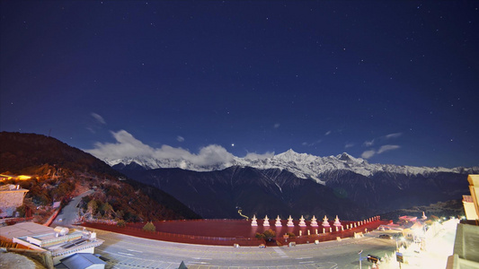 玉龙雪山下星空延时视频