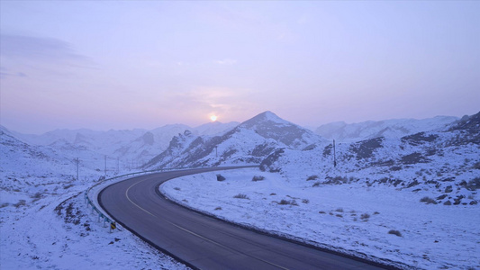冬天驾驶山路的第一视角视频